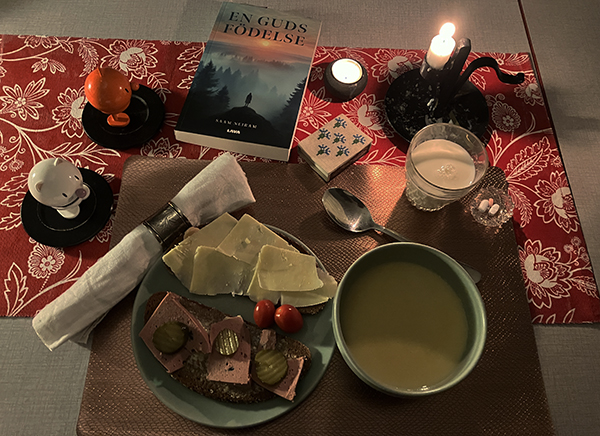 Thaisoppa o mackor Hopptisarna o En guds födelse levande ljus