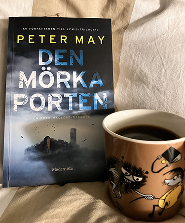 Den mörka porten o kaffe på sängen Den mörka porten o kaffe på sängen