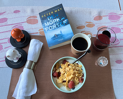 Fredagsfrukost med fil hopptisarna Den mörka porten