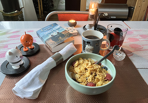 Frukost med tända ljus Lämna inget spår o Hopptisarna