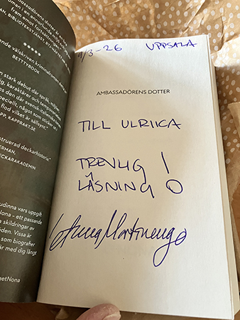 Hälsning från författaren i boken Ambassadörens dotter