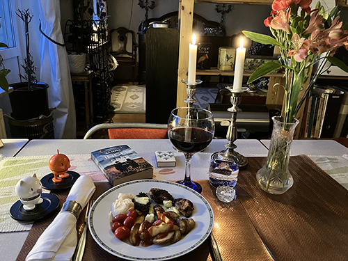 Kalkon och klyftor med Hopptisarna ett glas barbera levande ljus orange bukett o Lämna inget spår