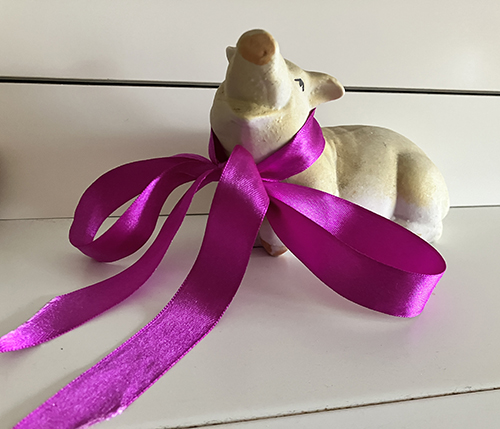 Köksgrisen med lila rosett Köksgrisen med lila rosett