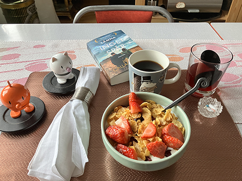 Måndgsfrukost med fil o jordgubbar Hopptisarna Lämna inget spår