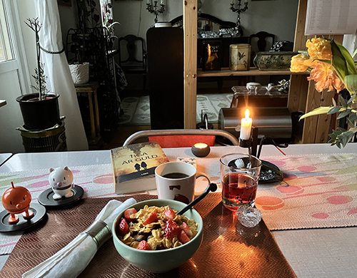 Onsdagsfrukost med levande ljus Hopptisarna o Tiga är guld