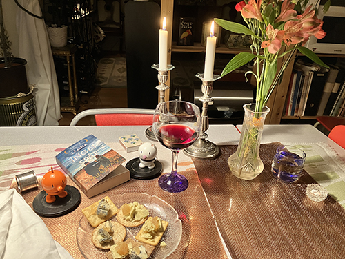 Ostassiett en skvätt barbera Hopptisarna levande ljus orange bukett