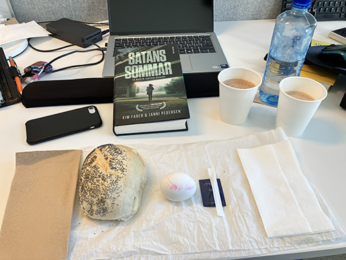 Skrivbordslunch med Satans sommar Skrivbordslunch med Satans sommar