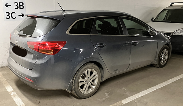 Smutsig bil i garaget 27 mars 2026