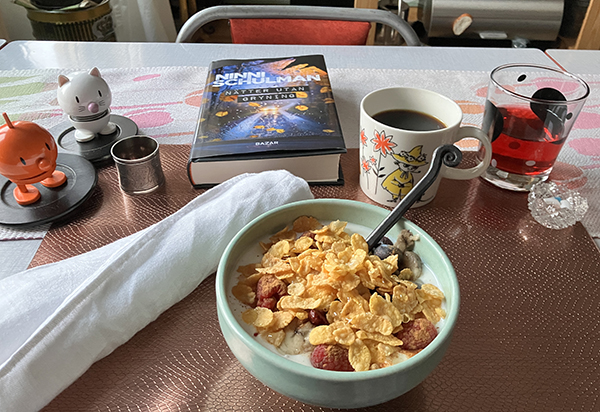 Tisdagsfrukost med fil o kaffe Hopptisarna och boekn Nätter utan gryning Tisdagsfrukost med fil o kaffe Hopptisarna och boekn Nätter utan gryning