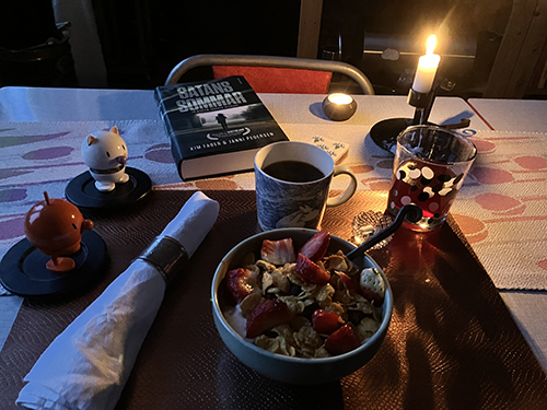 Tisdagsfrukost med Hopptisarna fil levande ljus o Satans sommar