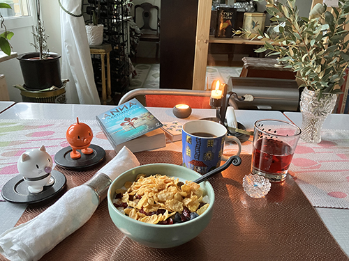 Tisdagsfrukost med Hopptisarna o Ambassadörens dotter Hopptisarna fil levande ljus