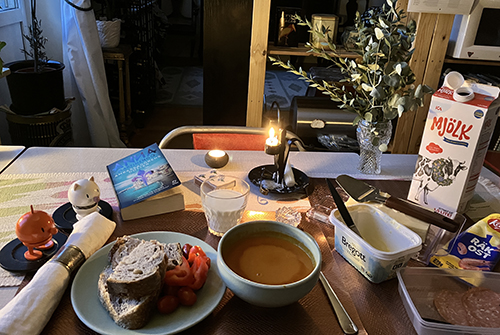 Tomatsoppa och mackor med Hopptisarna o Ambassadörens dotter