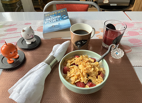 Torsdagsfrukost med Hopptisarna o Den mörka porten Torsdagsfrukost med Hopptisarna o Den mörka porten