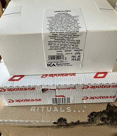 Tre kartonger från Rituals Apotea o ICA Torgkassen