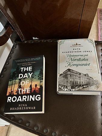 Böckerna The day of the roaring o Väninnorna på Nordiska Kompaniet