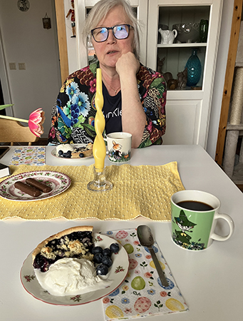 Fika med blåbärspaj o glass hos Anna påskdagen 2026