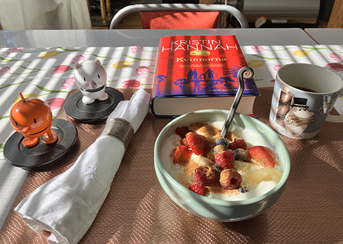 Fil m bär kanel o äpplemos Hopptisarna Kvinnorna o kaffe