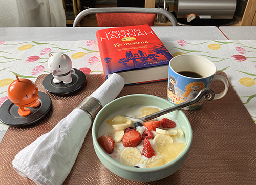 Fil med banan och bär Hopptisarna o Kvinnorna