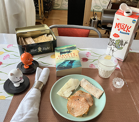 Hopptisarna knäckemackor mjölk och Havets kyrkogård