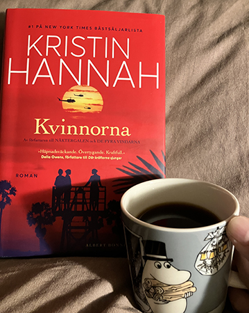 Kvinnorna o kaffe på sängen