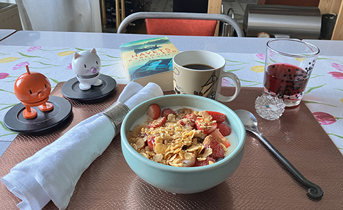 Måndagsfrukost med fil o smuliga flingor Hopptisarna o Havets kyrkogård