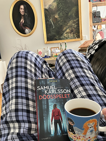 Morgonkaffe och Dödsspelet i soffan