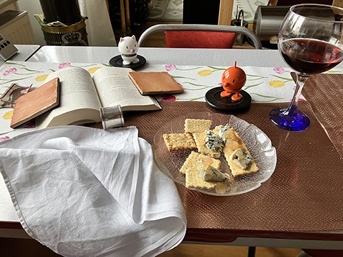 Ostkex med St Agur rövin Hopptisarna o bokuppslag