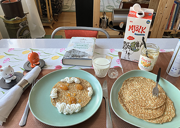 Pannkakstorsdag med Hopptisarna o Väninnorna på NK pannkaksgubbe på tallriken