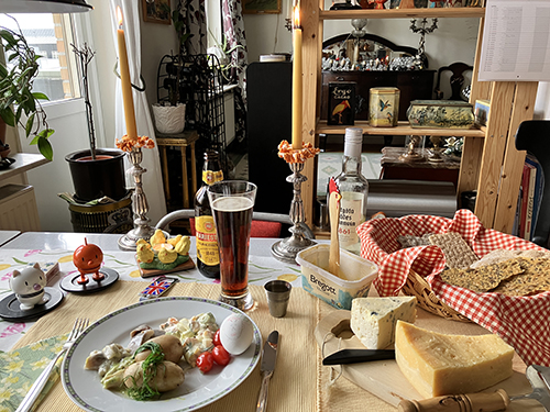 Påskaftonsmiddag med sill potatis ägg Alséns röra knäcke ost Östgöta sädes o öl