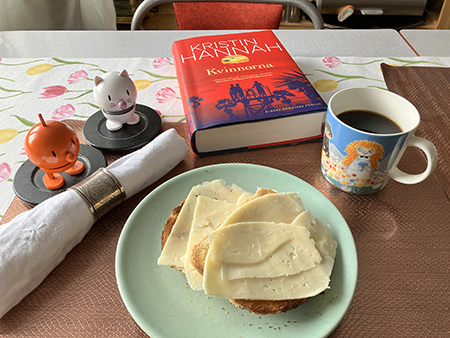 Rostade mackor med ost kaffe Hopptisarna o Kvinnorna