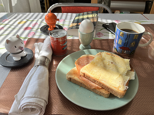 Rostat bröd ägg kaffe till hemmalunch med Hopptisarna o Skuggriket