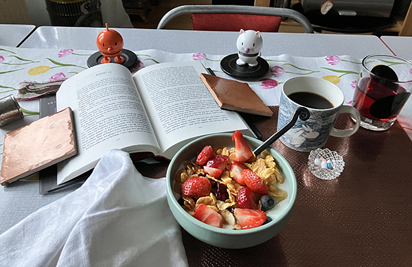 Skärtorsdagsfrukost med Hopptisarna och bokuppslag