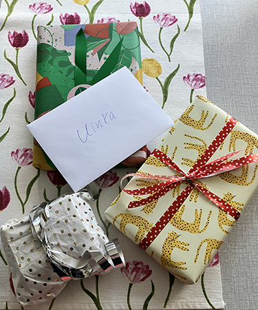 Tre paket och ett kuvert