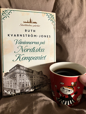 Väninnorna på Nordiska Kompaniet o kaffe på sängen