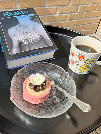 Balkongfika med Noisette och Föraktet