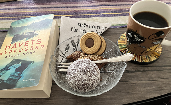 Bölfika med cocosboll kaka Ballerinakex boken Havets kyrkogård
