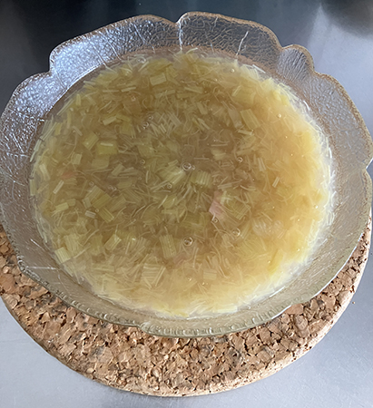 En skål rabarberkräm En skål rabarberkräm