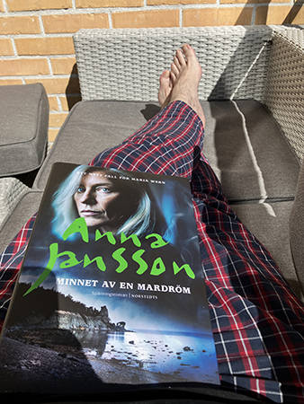 Läsning i balkongsoffan Minnet av en mardröm