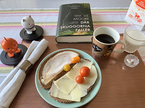 Mackor tomater Hopptisarna Där skuggorna fller kaffe o mjölk