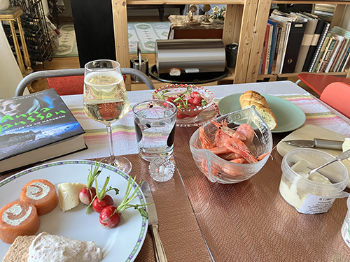 Minnet av en mardröm The Bitch rädisor räkor aioli bröd