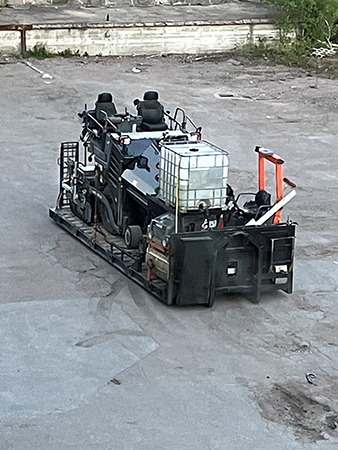 Mystiskt fordon på stora parkeringen