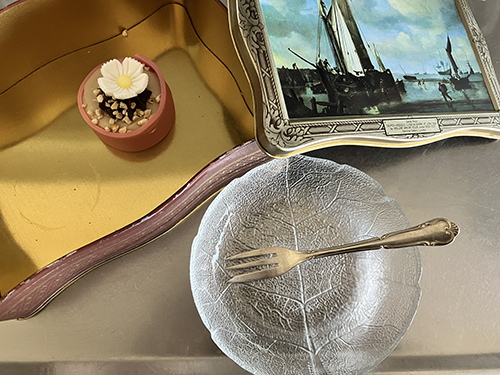 Noisette i burk glasassiett med tårtgaffel