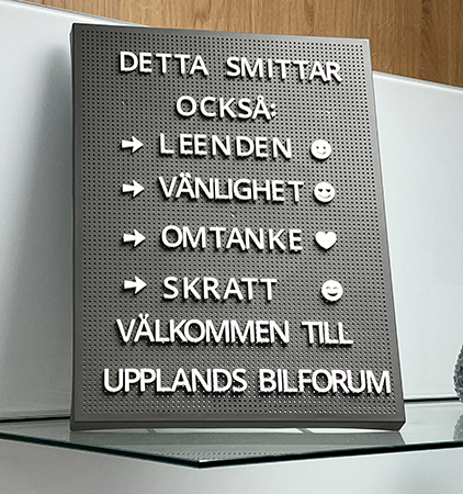 Smittande tavla hos Upplands Bilforum