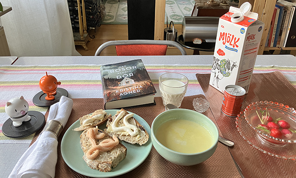 Thaisoppa o mackor med Hopptisarna o Där rosor aldrig dör