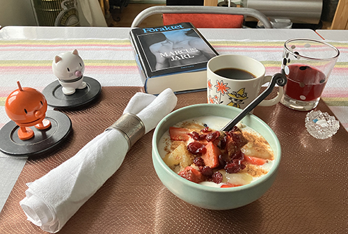 Tisdagsfrukost med Hopptisarna o Föraktet fil med bär