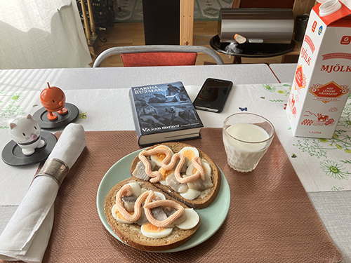 Äggmackor med sill Hopptisarna Vit som marmor o mjölk
