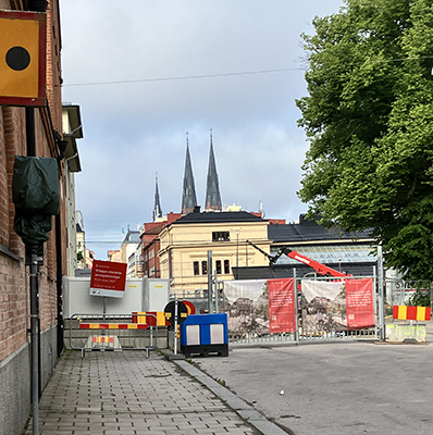 Domkyrkotornen sticker upp vid St Perstunneln