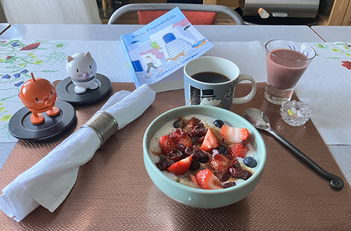 Frukostfil med bär Hopptisarna Mrs Papadakis