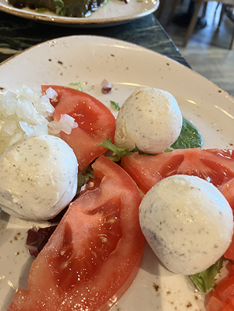 Getost med tomater och lök Byblos