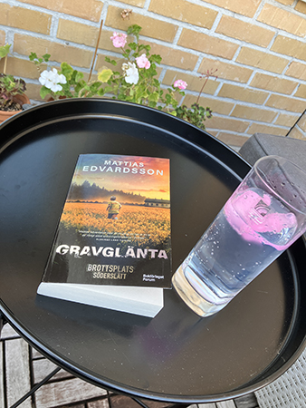 Gravglänta och fläderGT på balkongen